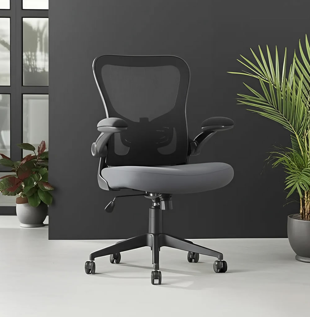 Cadeira de escritório ergonômica DT3 Office Vita na cor cinza escuro, revestimento em mesh e ajustes reguláveis.