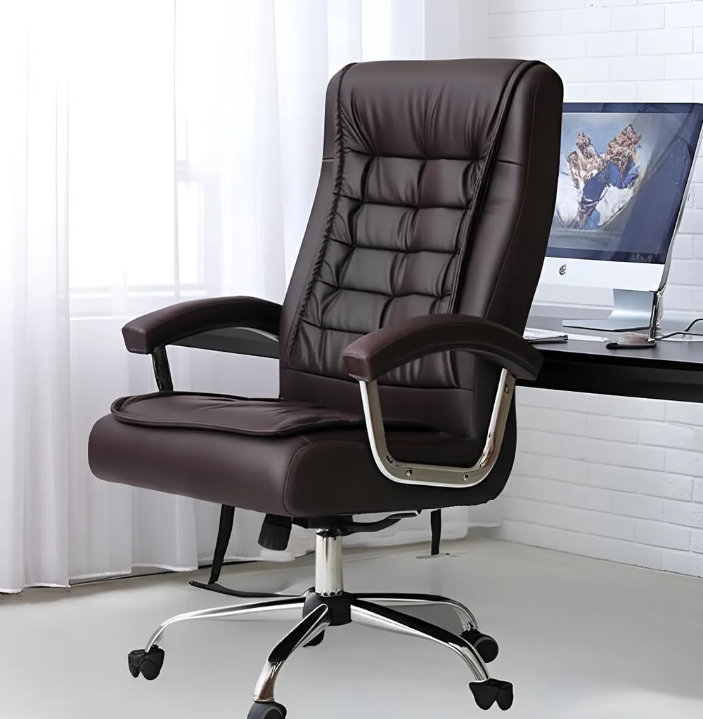 Cadeira presidente executiva marrom em couro, 150kg, molas ensacadas e pillow top.
